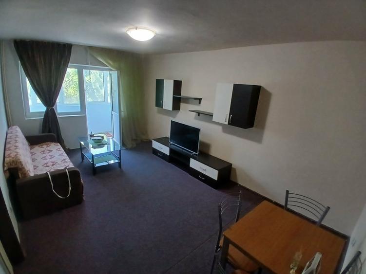 Apartament cu 2 camere decomandat în Casa de Cultură