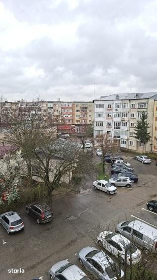 Apartament cu 3 camere, mobilat în Eremia