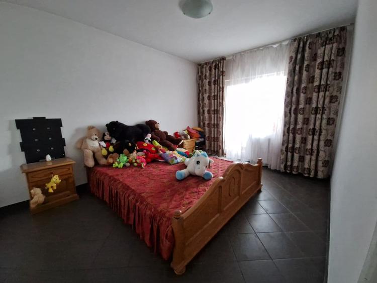 Casă individuală cu 5 camere cu Canalizare în Grivița