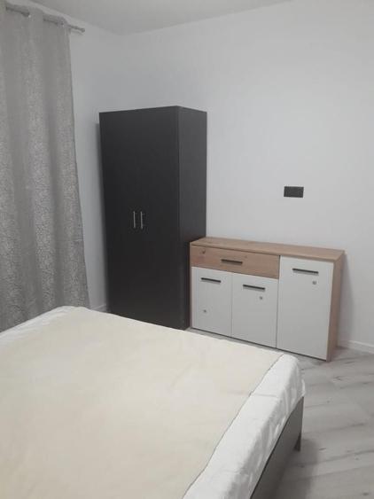 Apartament cu 3 camere decomandat în Florești
