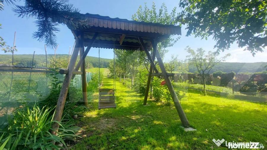 Casă cu 5 camere cu Teren 4427 Mp în Vâlcele