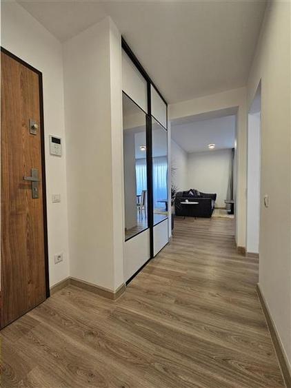 Apartament cu 3 camere decomandat, mobilat în Tractorul
