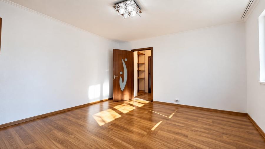 Apartament cu 2 camere semidecomandat în Soarelui
