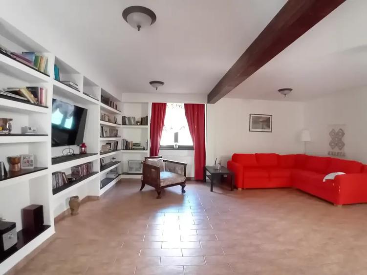 Casă individuală cu 5 camere cu Canalizare în Mogoșoaia