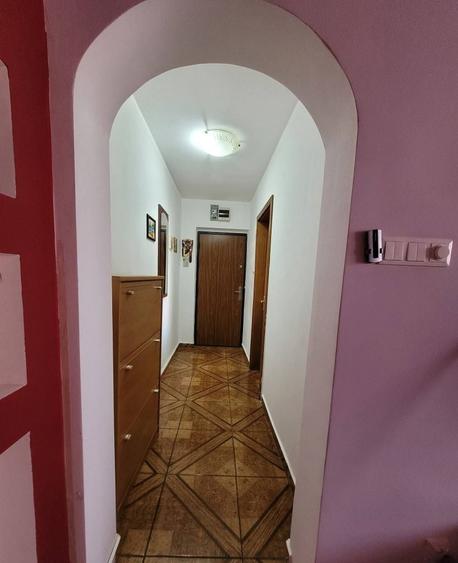 Apartament cu 3 camere semidecomandat în Bartolomeu