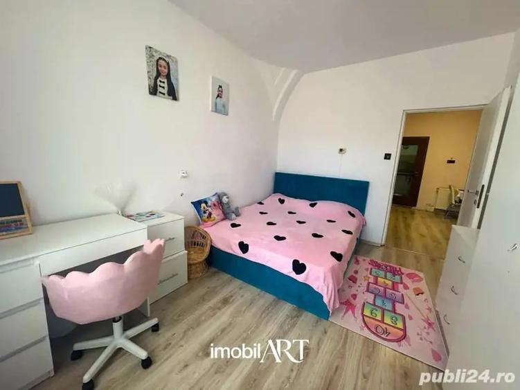 Apartament cu 3 camere decomandat în Central