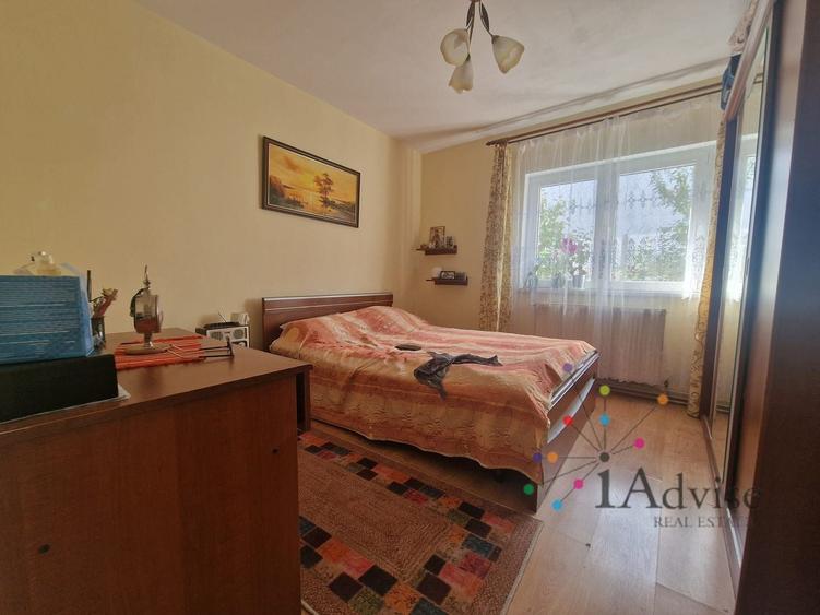 Apartament cu 3 camere decomandat în Tractorul
