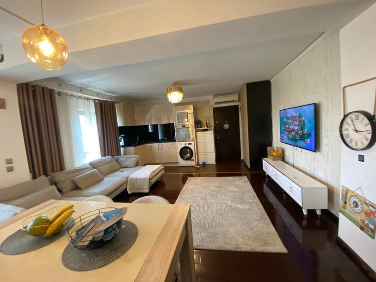 Apartament cu 3 camere semidecomandat, mobilat în Vitan Mall