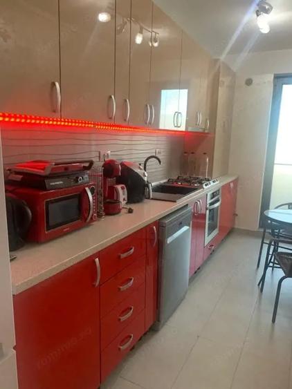 Apartament cu 3 camere decomandat, mobilat în Calea București