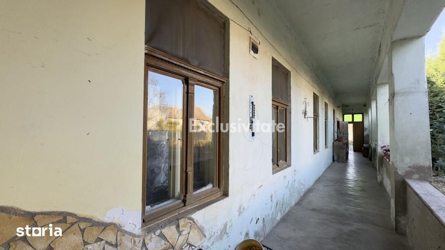 Casă cu 4 camere cu Teren 2974 Mp în Central