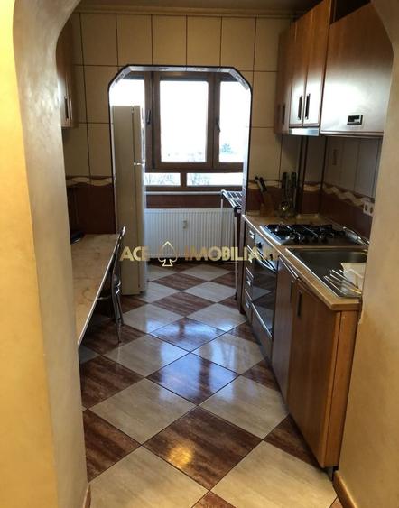Apartament cu 3 camere decomandat, mobilat în Sălăjan
