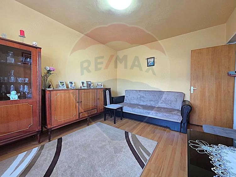 Apartament cu 3 camere decomandat în Vest