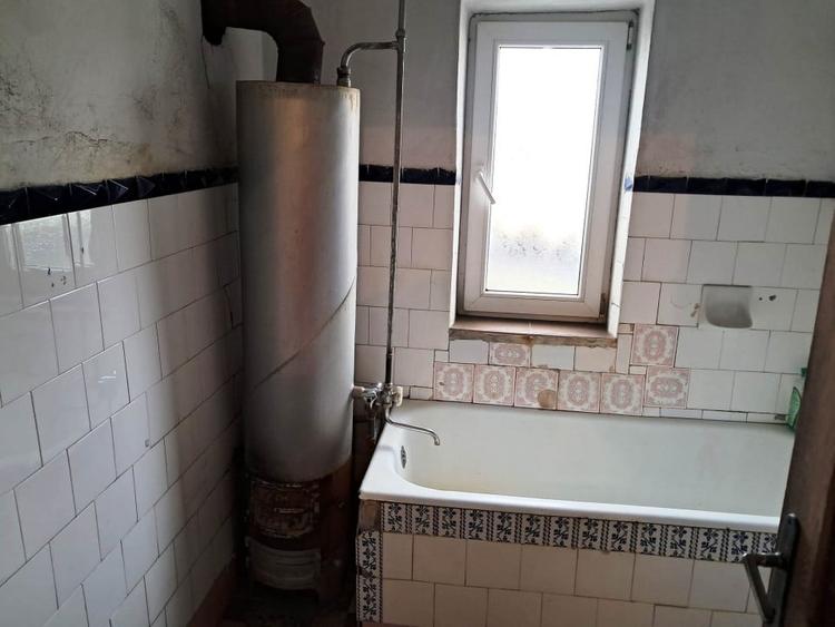 Casă individuală cu 4 camere cu Teren 1395 Mp în Baia de Fier