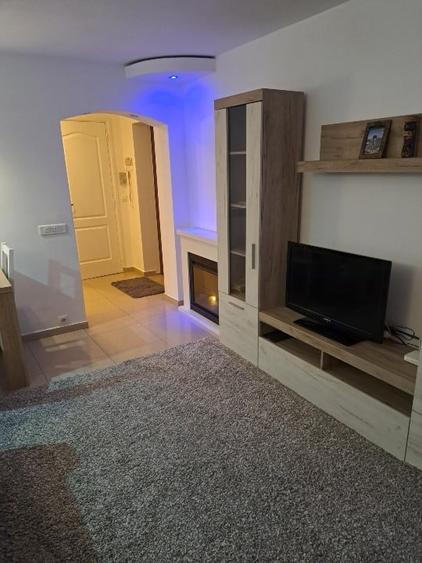Apartament cu 3 camere decomandat, mobilat în 9 Mai