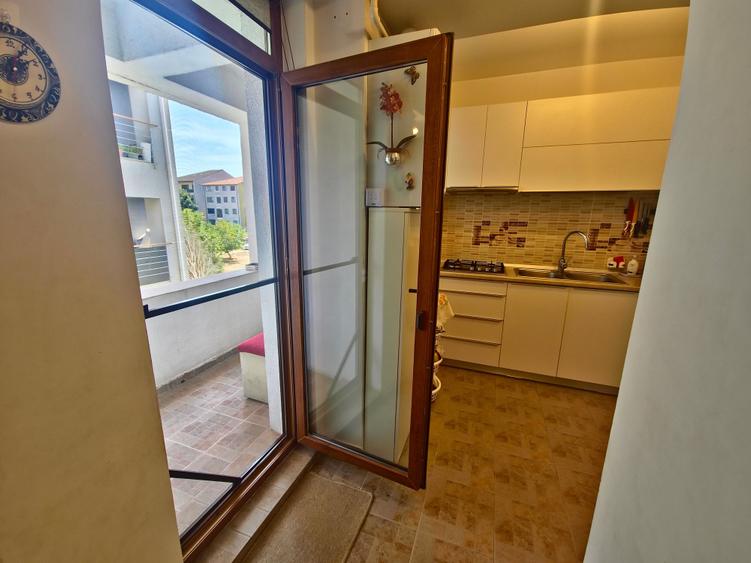 Apartament cu 3 camere decomandat, mobilat în Energia