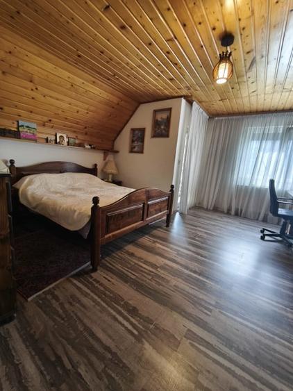 Casă individuală cu 5 camere cu Canalizare în Central