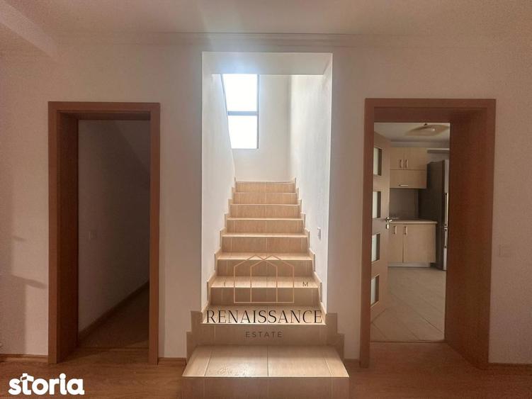Casă cu 5 camere cu Teren 350 Mp în Dumbrăvița