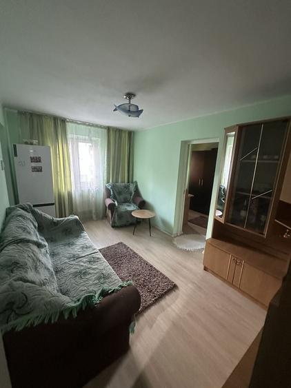 Apartament cu 2 camere semidecomandat în Petrișor