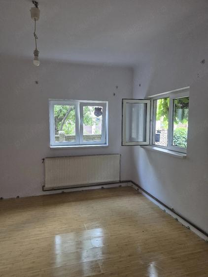 Casă cu 2 camere cu Teren 300 Mp în Andronache