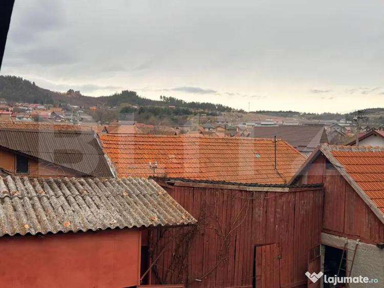 Casă cu 7 camere cu Teren 2285 Mp în Tohanu Vechi