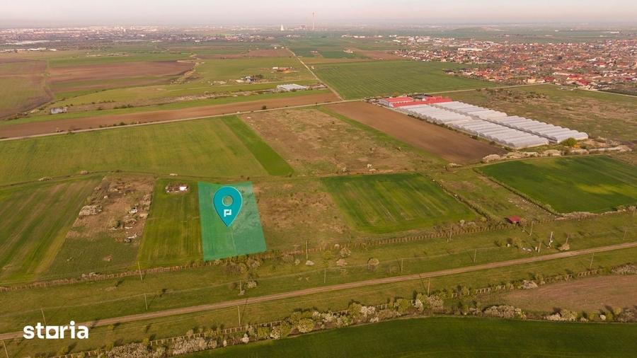 Teren de 6150 mp, în Livada