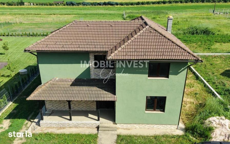Casă cu 4 camere cu Teren 800 Mp în Central