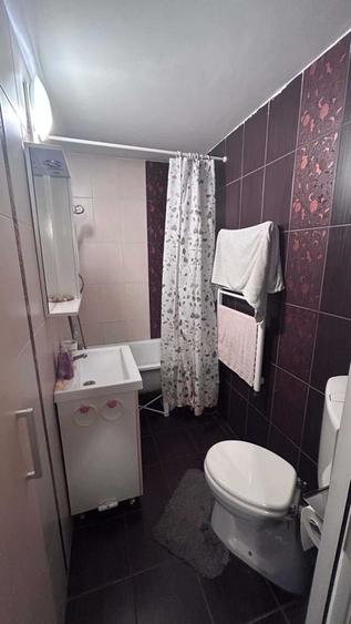 Apartament cu 3 camere decomandat în Drumul Carului