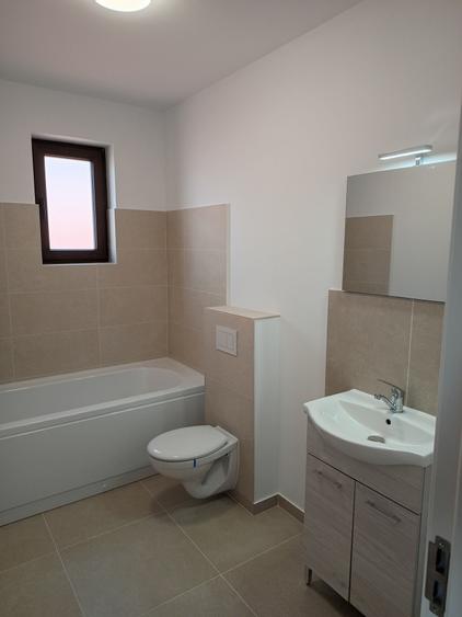 Casă cu 4 camere cu Teren 200 Mp în Dâmbul Rotund
