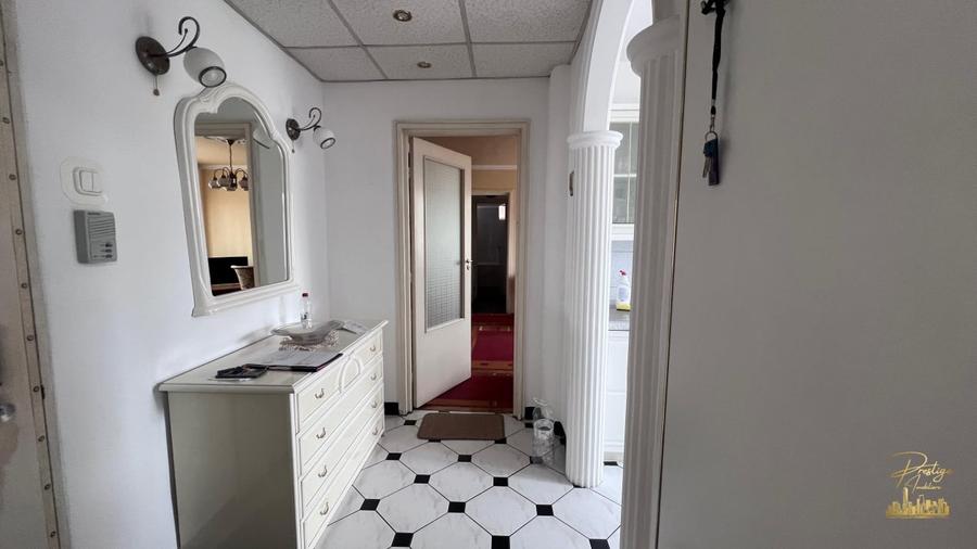Apartament cu 3 camere decomandat, mobilat în Central