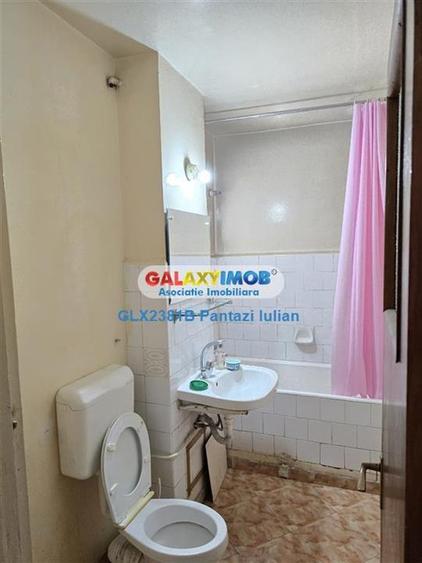 Apartament cu 3 camere semidecomandat în Gorjului