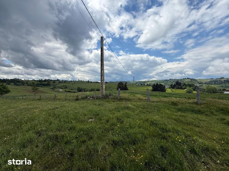 Teren de 13600 mp, în Mărișel