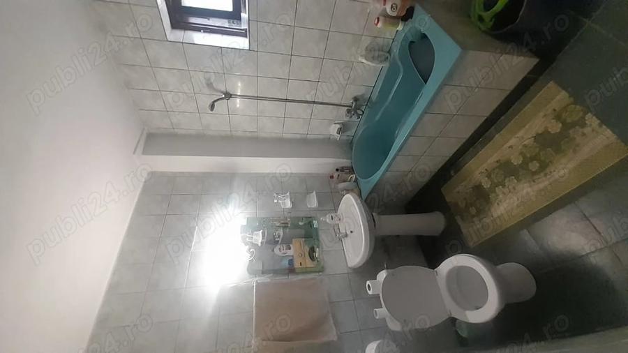Casă cu 6 camere în Rovine