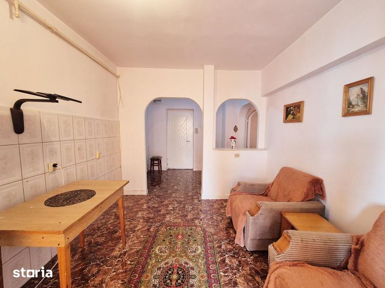 Apartament cu 3 camere decomandat în 1 Mai
