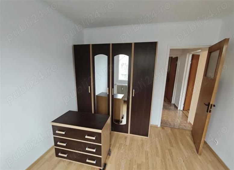 Apartament cu 3 camere semidecomandat, mobilat în Berceni
