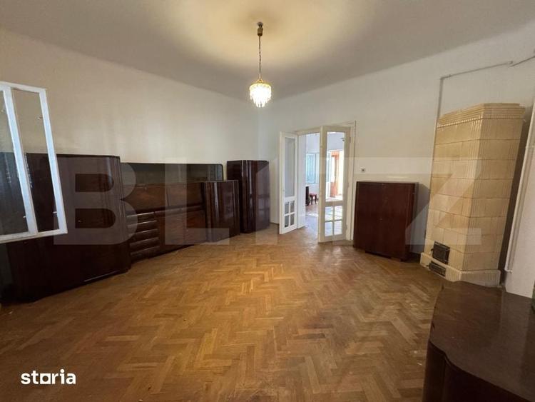 Casă cu 6 camere cu Teren 700 Mp în 700