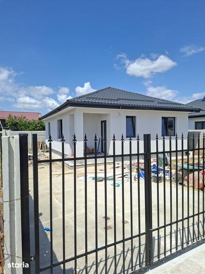 Casă cu 2 camere cu Teren 240 Mp în Central