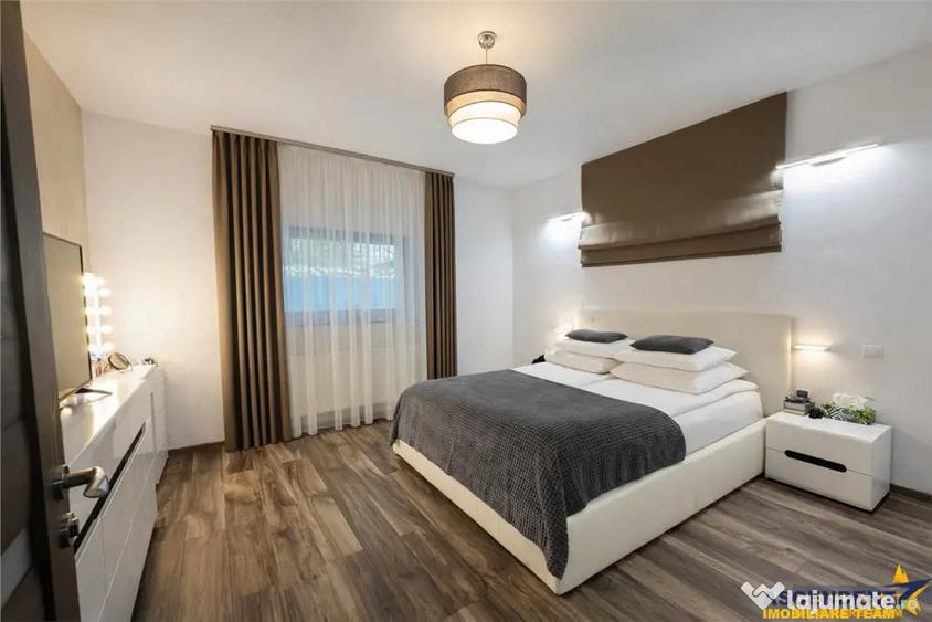 Casă cu 4 camere cu Teren 1620 Mp în Livezeni
