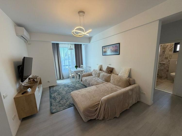 Apartament cu 3 camere semidecomandat, mobilat în Calea Severinului