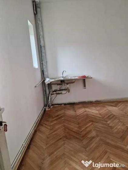 Spa?iu comercial de 1,000mp de vanzare in zona P-ta Un... - 10