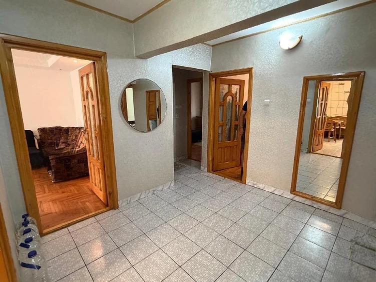 Apartament cu 4 camere decomandat în Burdujeni