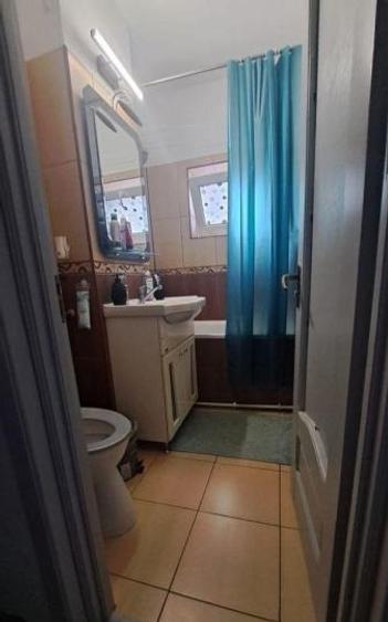 Apartament cu 2 camere semidecomandat, mobilat în Casa de Cultură