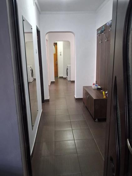 Apartament cu 3 camere decomandat în Moșilor