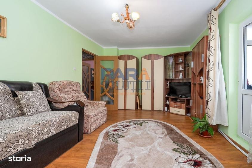 Apartament cu 3 camere decomandat în Horia