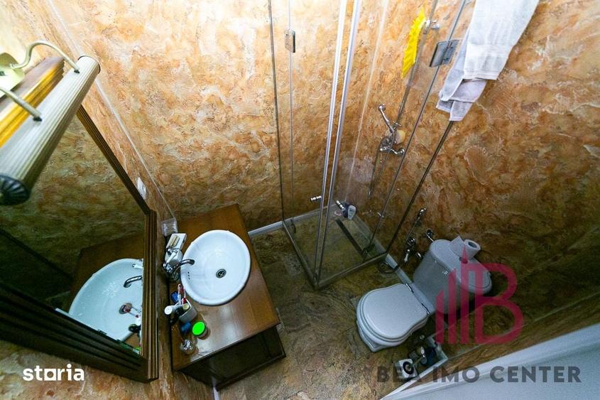Casă cu 7 camere cu Teren 3492 Mp în Ghioroc