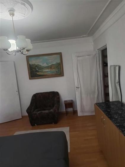 Apartament cu 2 camere semidecomandat, mobilat în Dacia