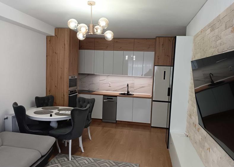 Apartament cu 3 camere, mobilat în Tractorul
