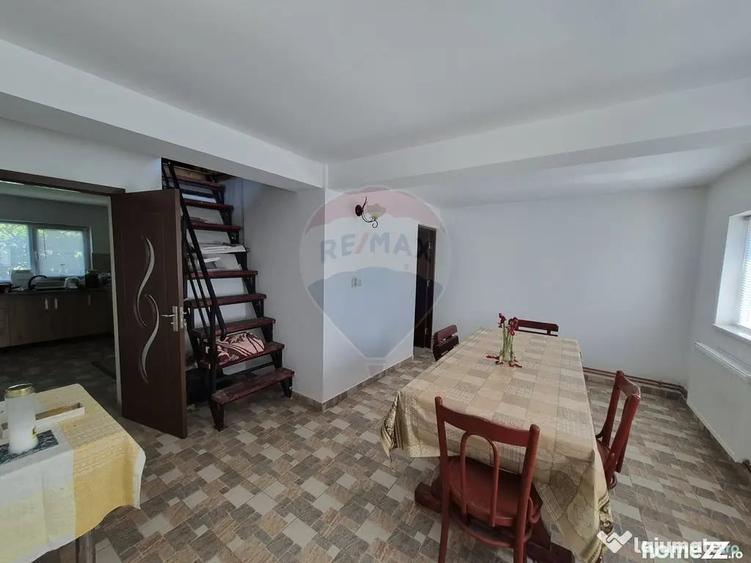 Casă cu 4 camere cu Teren 662 Mp în Crețești