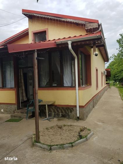 Casă cu 5 camere cu Teren 2725 Mp în Ciolpani
