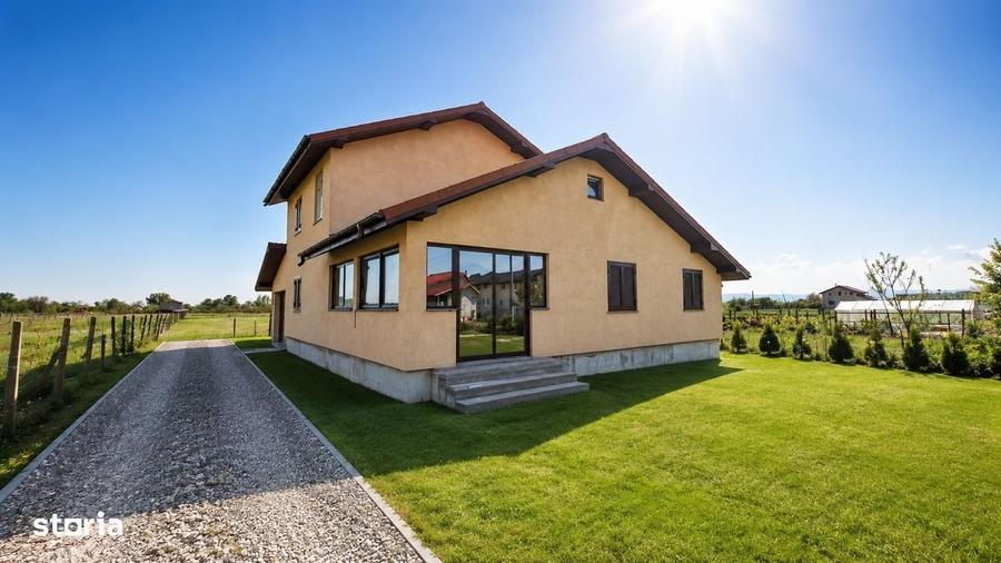 Casă cu 4 camere cu Teren 3960 Mp în Central
