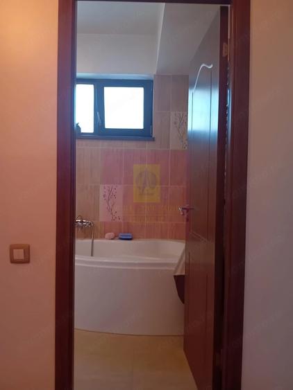 Casă cu 5 camere cu Teren 240 Mp în Tei